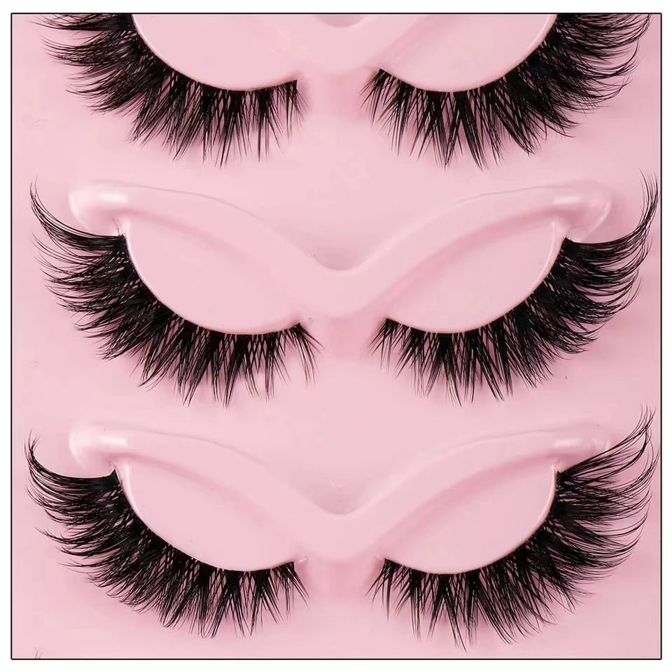 Long False Eyelashes of any size easy to put on with a captivating look